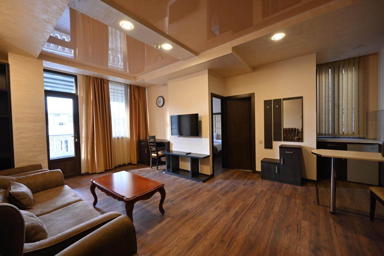 Hotel Partiez 예레반 외부 사진