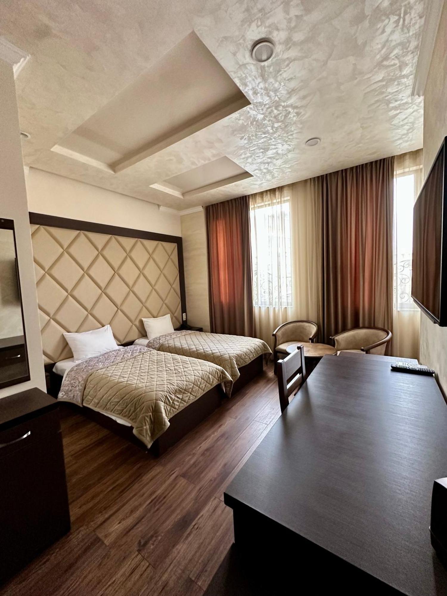 Hotel Partiez 예레반 외부 사진