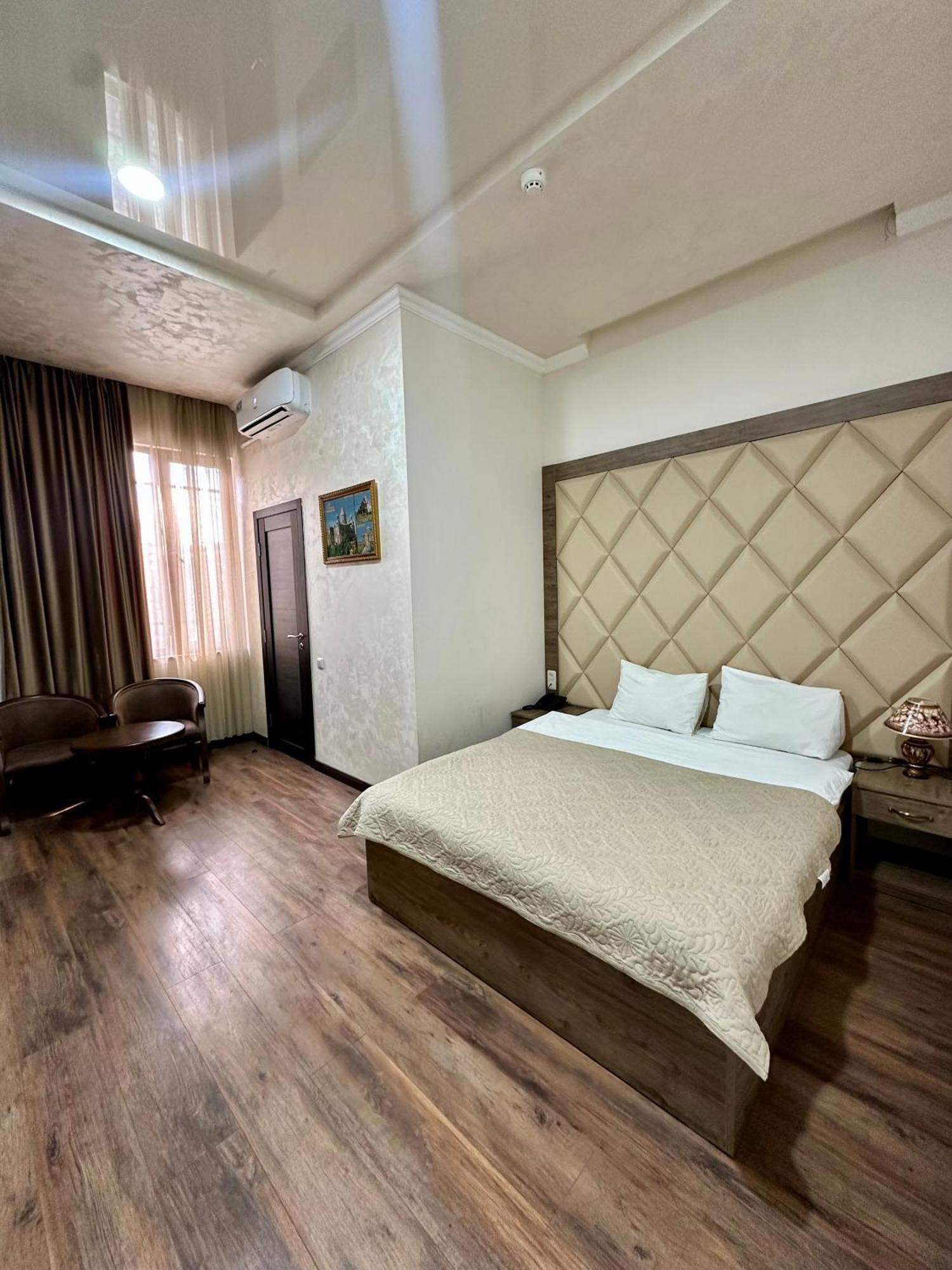 Hotel Partiez 예레반 외부 사진