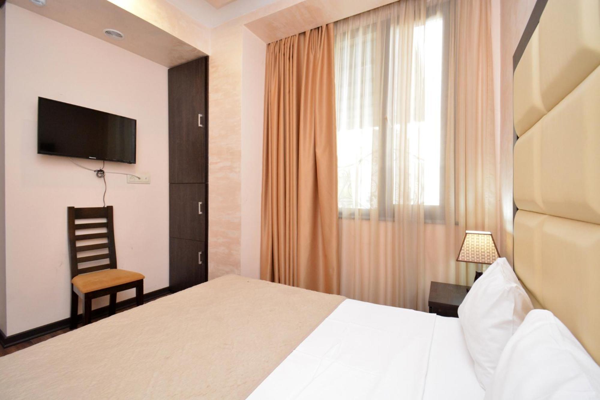 Hotel Partiez 예레반 외부 사진