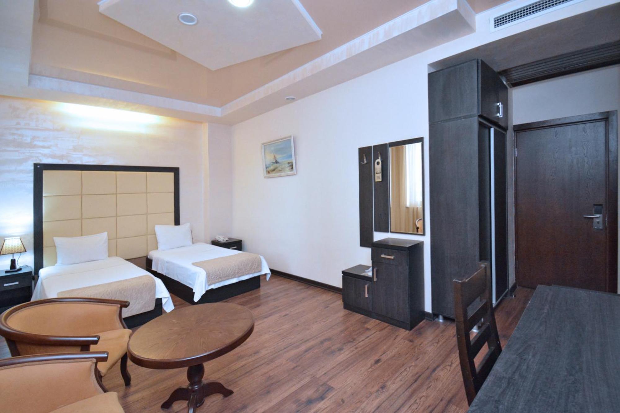 Hotel Partiez 예레반 외부 사진