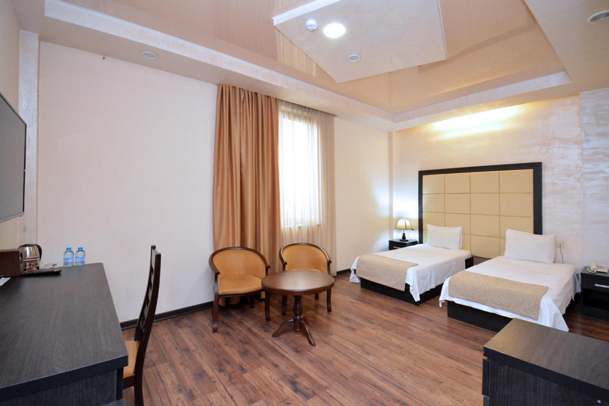 Hotel Partiez 예레반 외부 사진