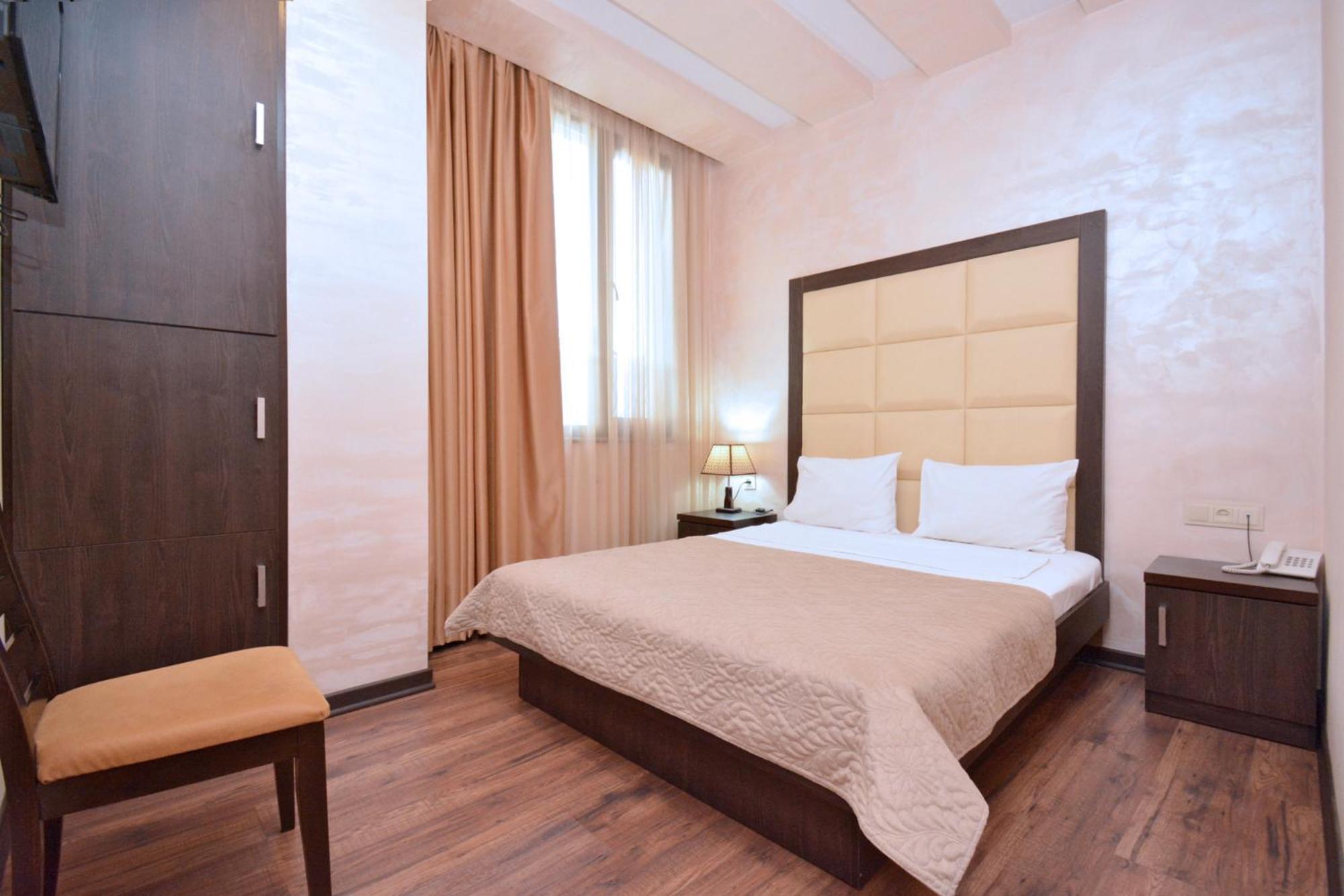 Hotel Partiez 예레반 외부 사진